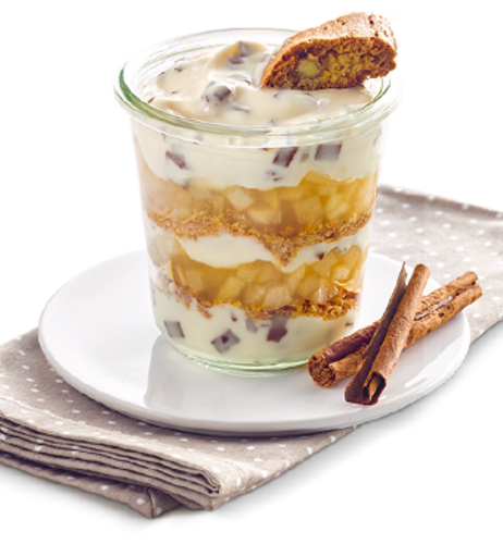 Zimt-Birnen-Grütze-Trifle mit Haselnusskeks & Stracciatella-Creme