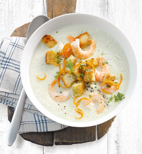 Wurzel-Cremesuppe mit Orange, Croutons und Shrimps