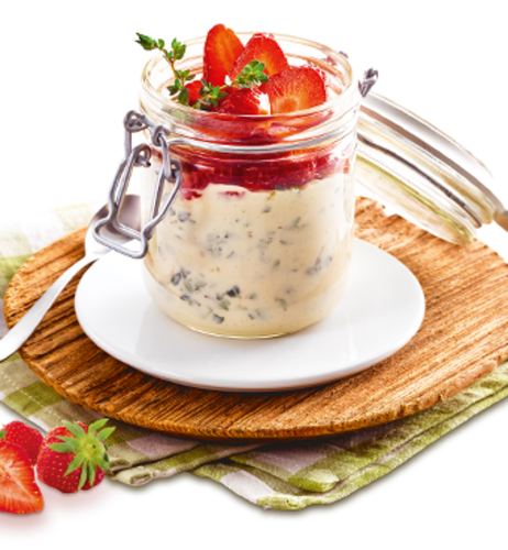 Panna Cotta "Almgenuss" mit Thymian, Erdbeeren & Wildblütenhonig
