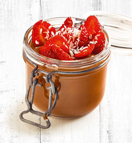 Schokopudding mit Erdbeeren & Kokosraspeln