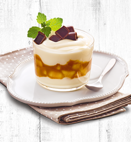 Festliches Cheesecake-Dessert auf Karamell-Birnen-Sauce mit Caramel Chunks