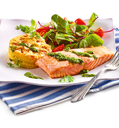 Kartoffel-Haferflocken-Gratin mit Lachs & Spinat-Mangold-Salat