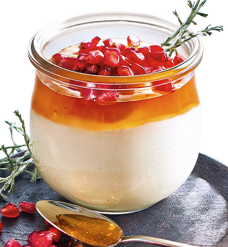 Pudding-Panna-Cotta mit Quittengelee-Sauce & Granatapfelkernen