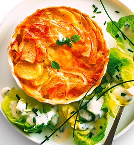 Gratin „Himmel & Äd“ – Kartoffelgratin mit Kopfsalat & Schnittlauchdressing