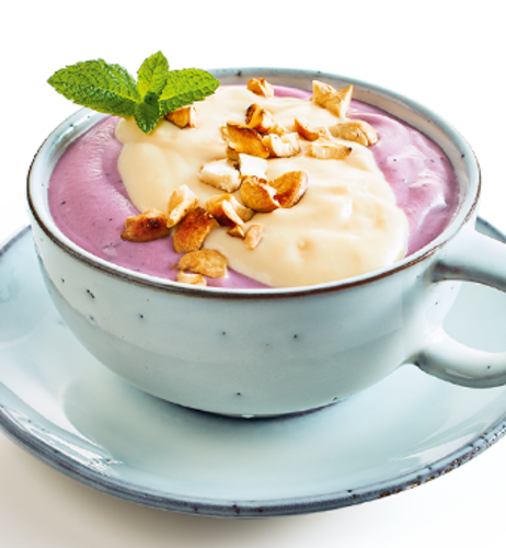 Perfect Match – Buttermilch-Dessert Heidelbeere mit Vanilla-Sauce & Cashewkernen