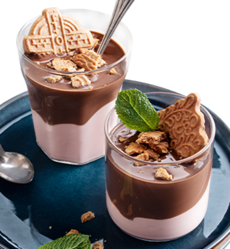 Speculoos Occasion – Erdbeer Fruchtdessert mit Schokosauce & Spekulatiusstückchen