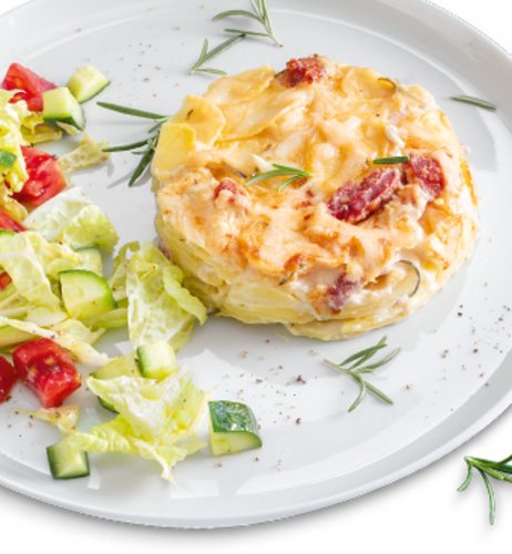 Mediterranean Potatoe Gratin – Kartoffelgratin „mediterran“ mit Salsiccia, Orange, Rosmarin & Pecorino mit gemischtem Salat