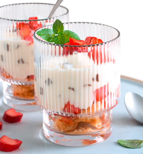 Italien – Stracciatellacreme-Tiramisu mit karamellisiertem Rhabarber