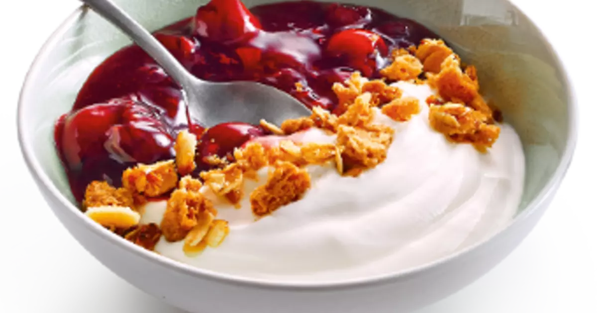 Greek Summer Holunderblüten-Joghurt mit Roter Grütze &amp; Crunch ...