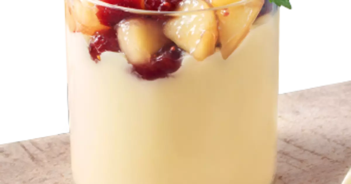 Vanilla Winter – Vanillepudding mit Apfel-Cranberry-Grütze &amp; gehobelten ...